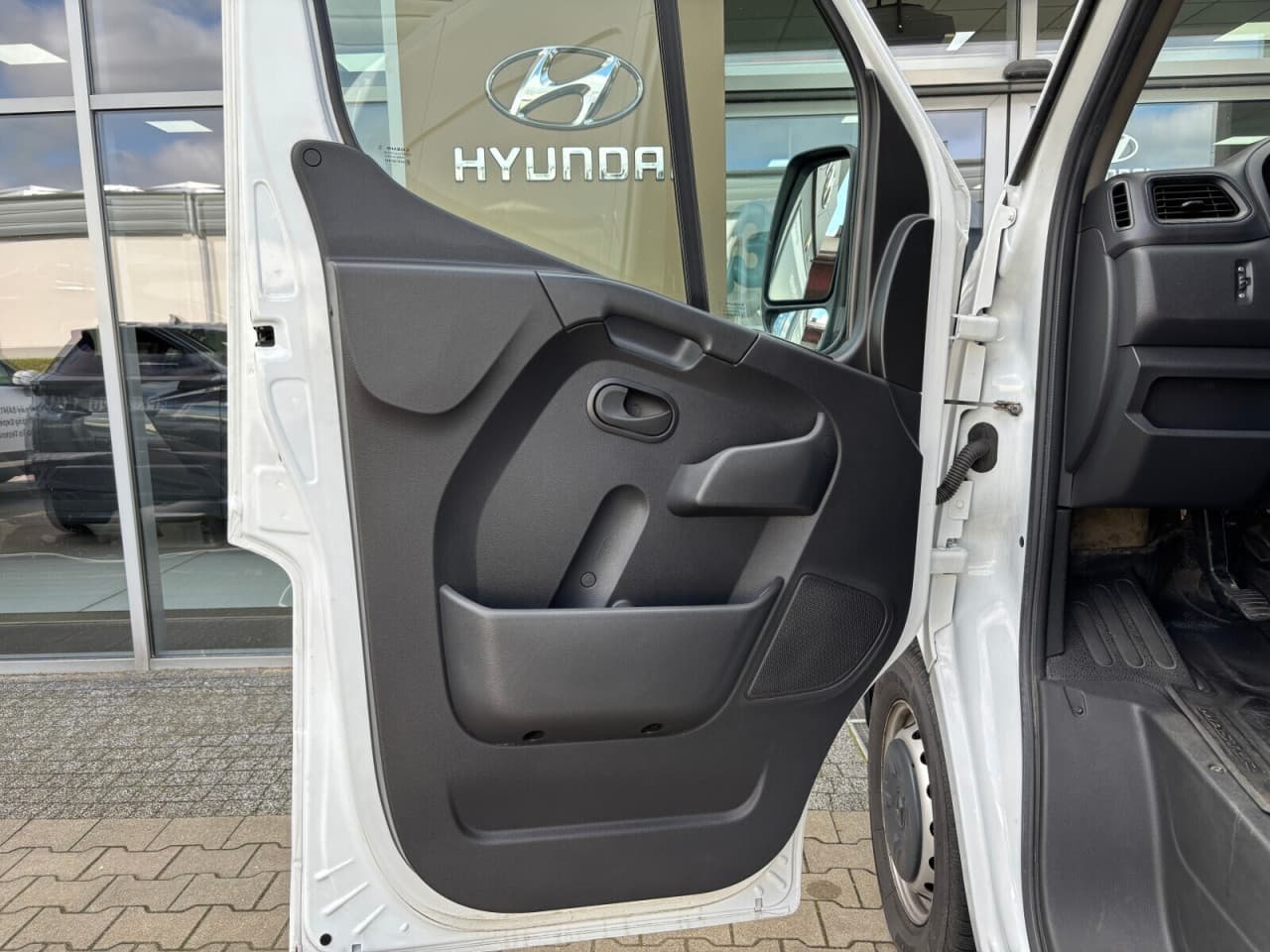 Renault Master - zdjęcie 11
