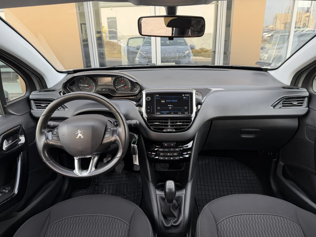 Peugeot 208 - zdjęcie 14
