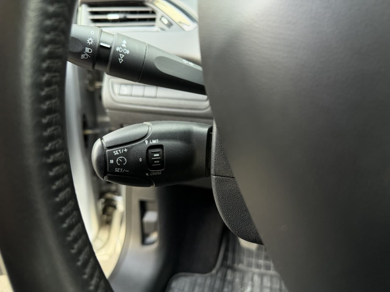 Peugeot 208 - zdjęcie 16