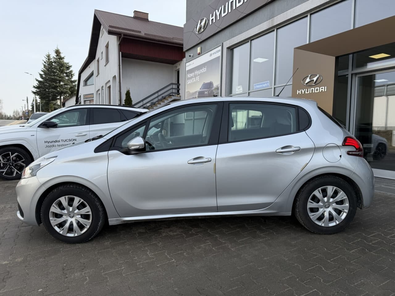 Peugeot 208 - zdjęcie 2