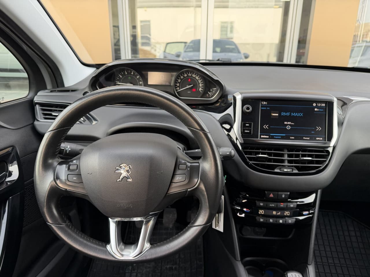 Peugeot 208 - zdjęcie 18