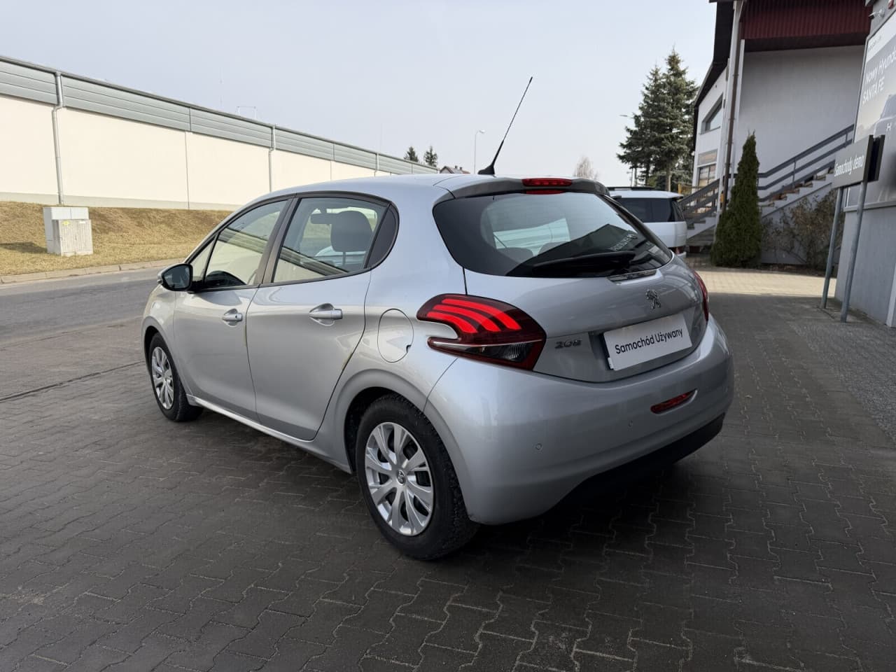 Peugeot 208 - zdjęcie 3