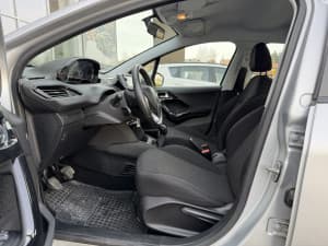 Peugeot 208 - miniatura 12
