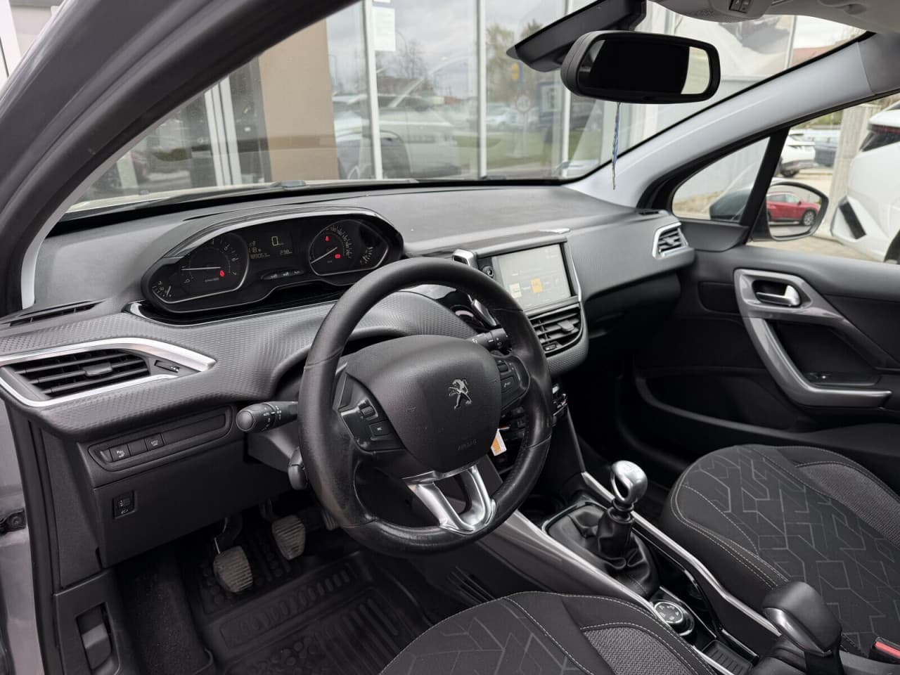 Peugeot 2008 - zdjęcie 12