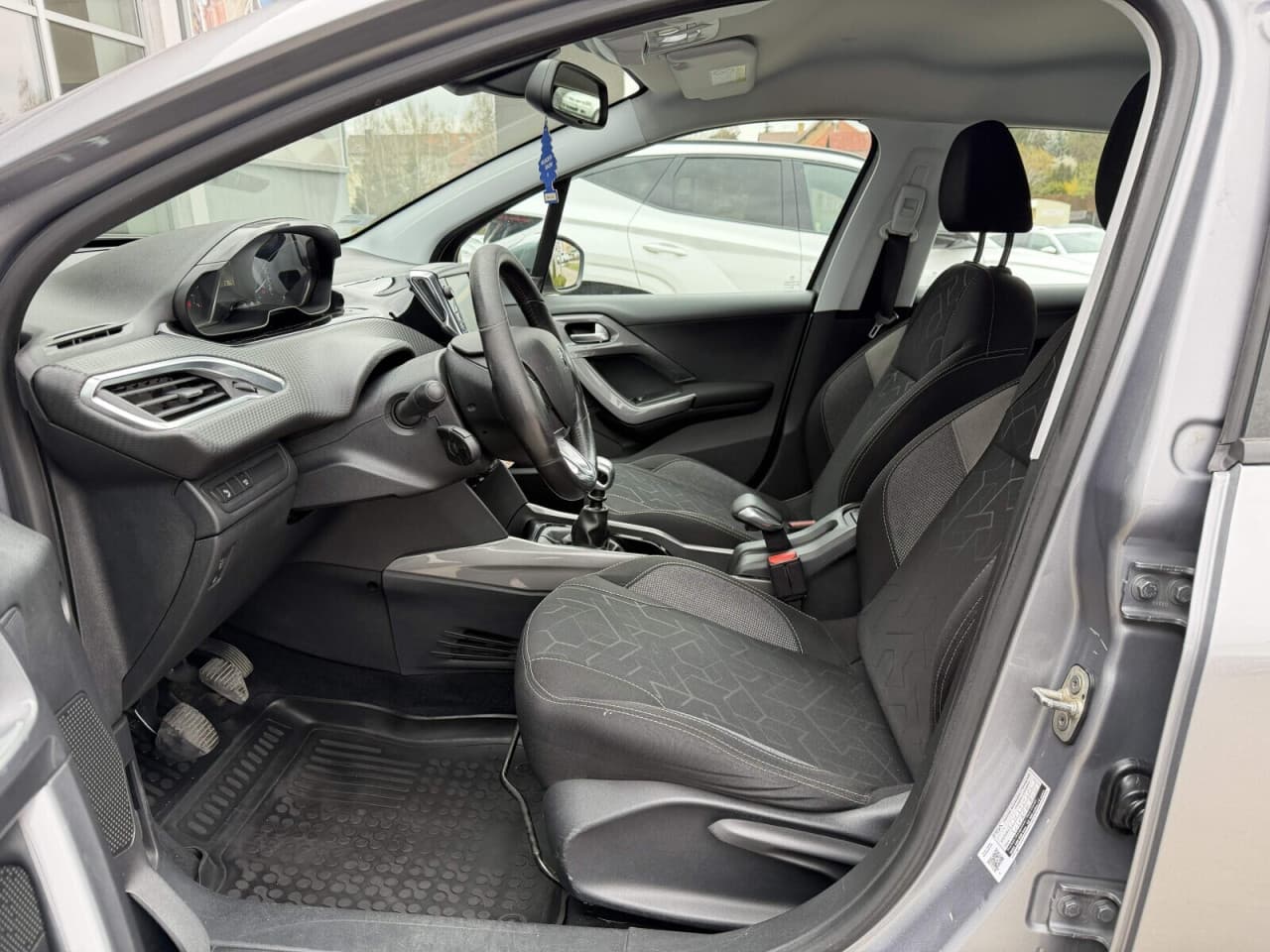 Peugeot 2008 - zdjęcie 11
