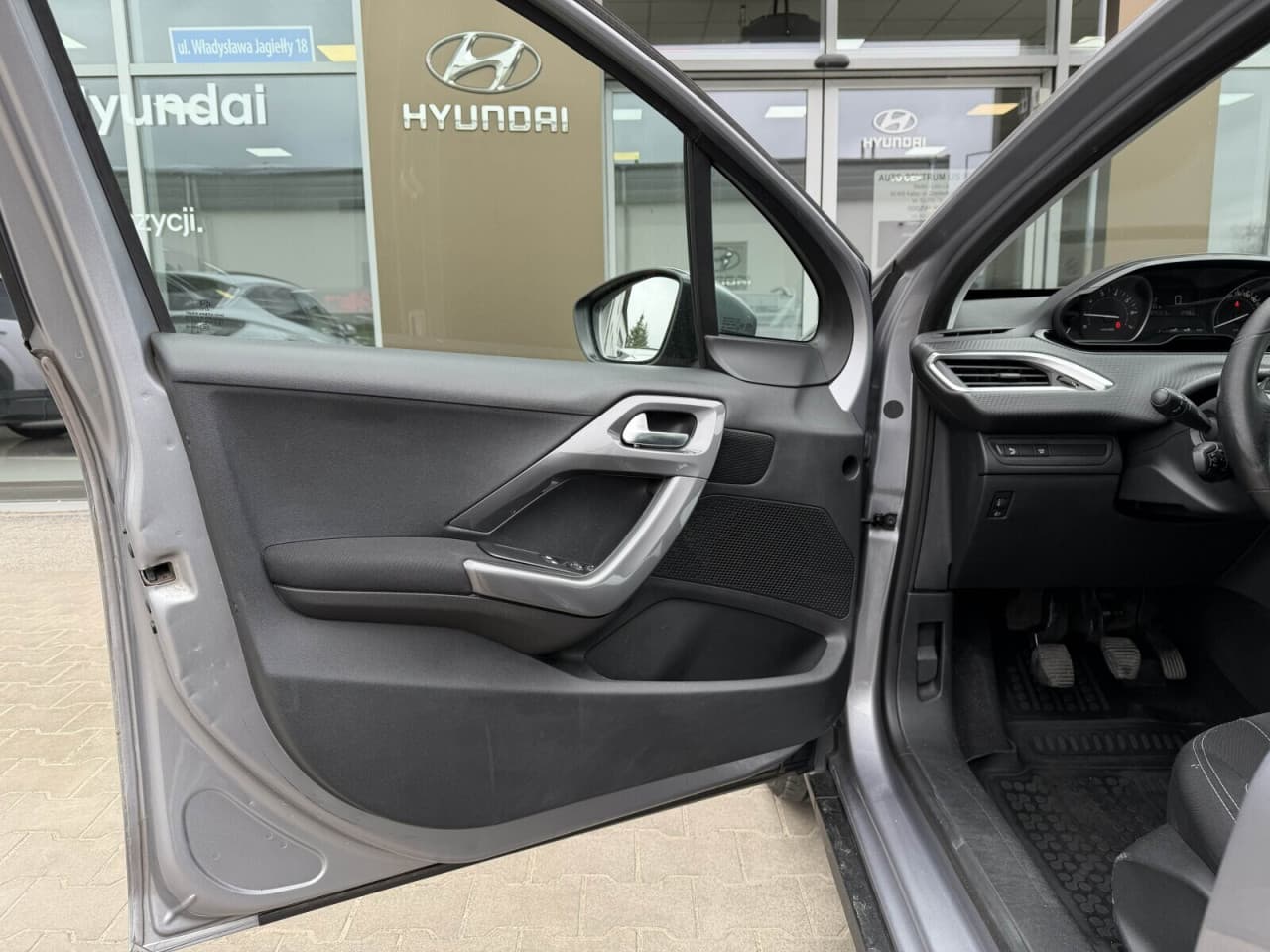 Peugeot 2008 - zdjęcie 9